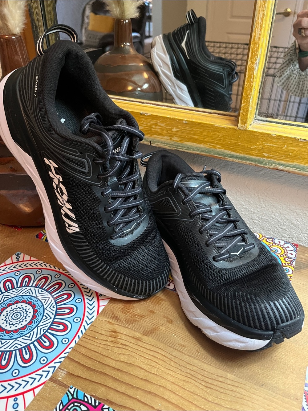 Hoka Bondi 7 Running Sneakers W7.5